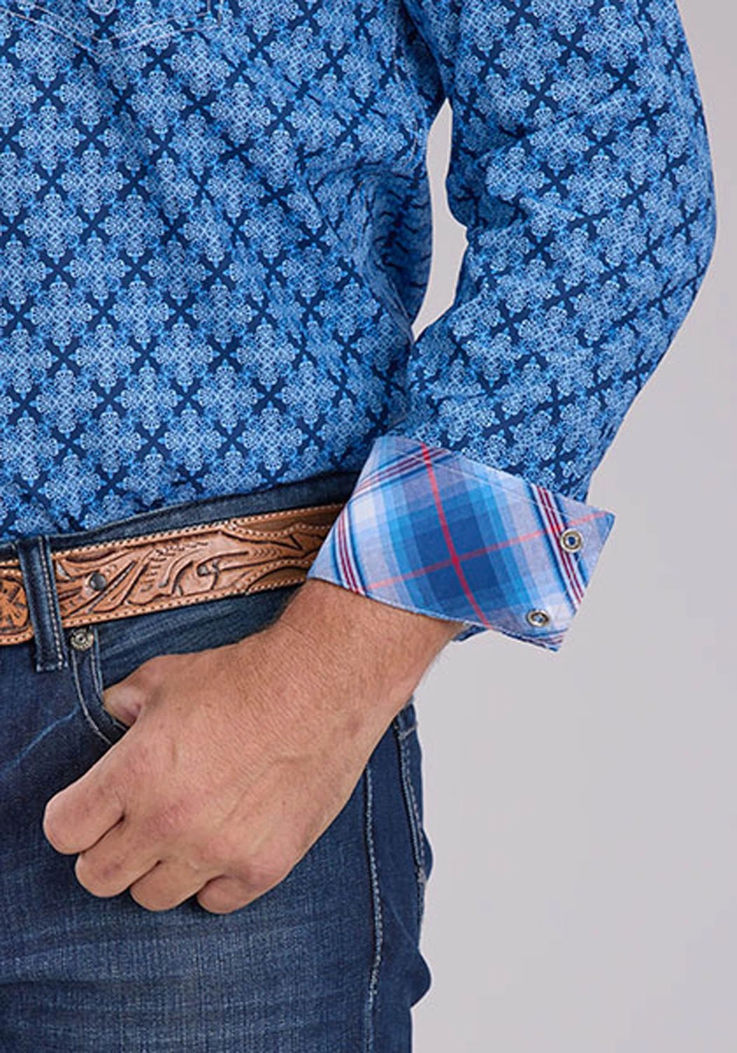 Comfortable Fabric Roper Mens Ribbon Medallion Blue 100% Cotton L/S Shirt