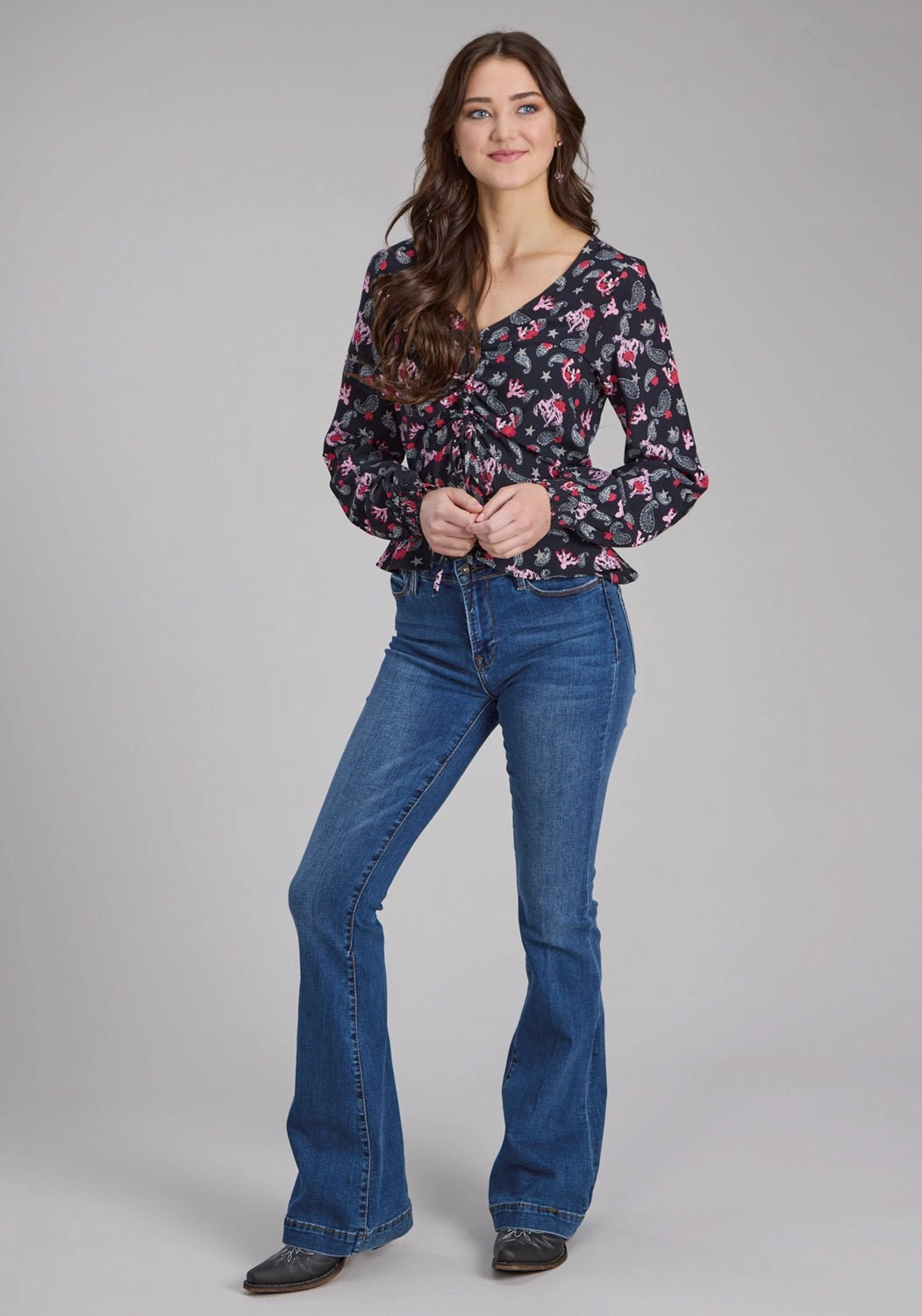 Wrinkle-Resistant Roll-Up Sleeve Roper Womens Bronc Rider V-Neck Black 100% Rayon L/S Blouse