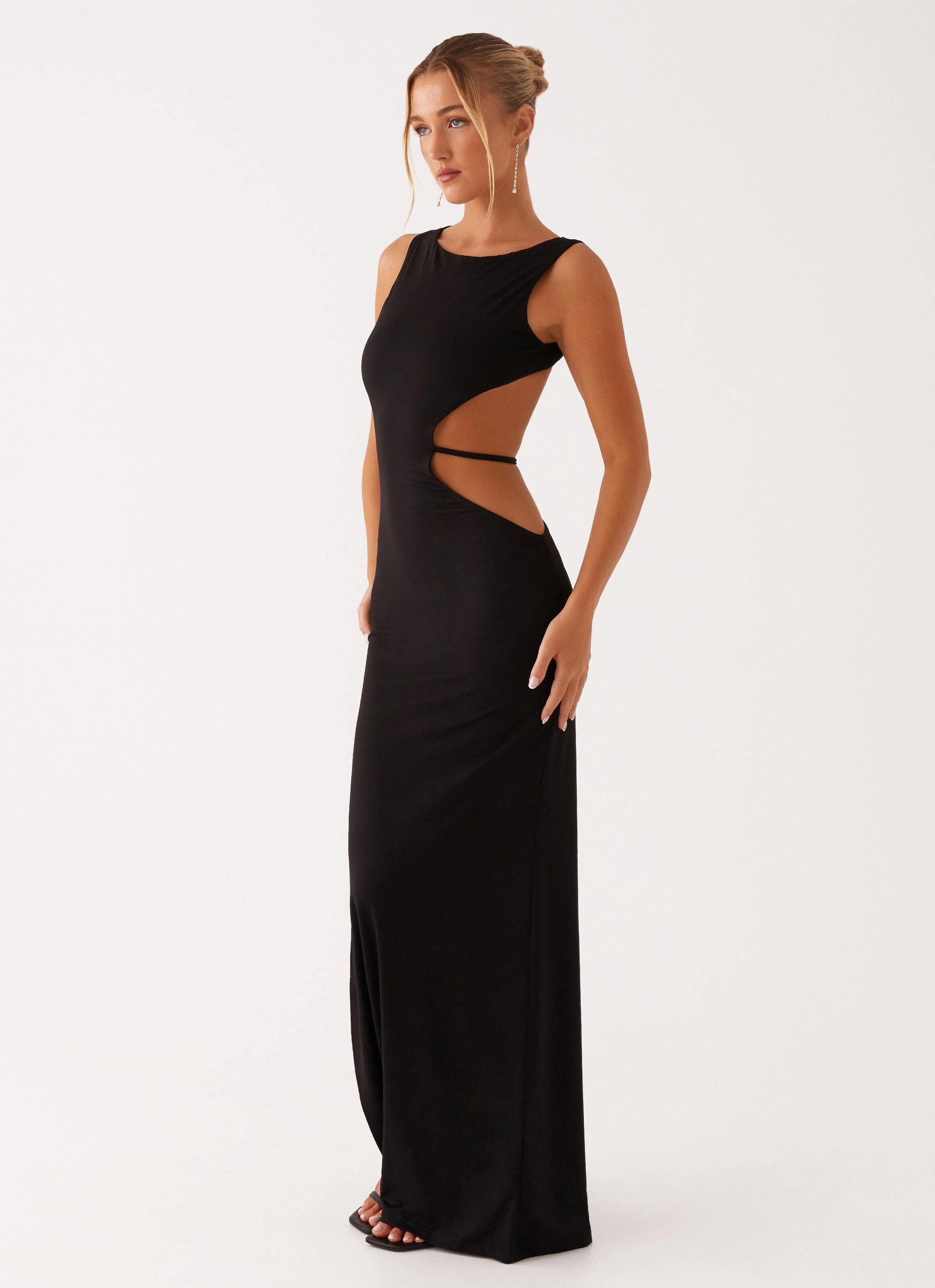 Sutton Maxi Dress - Black Polite Color Body Fit