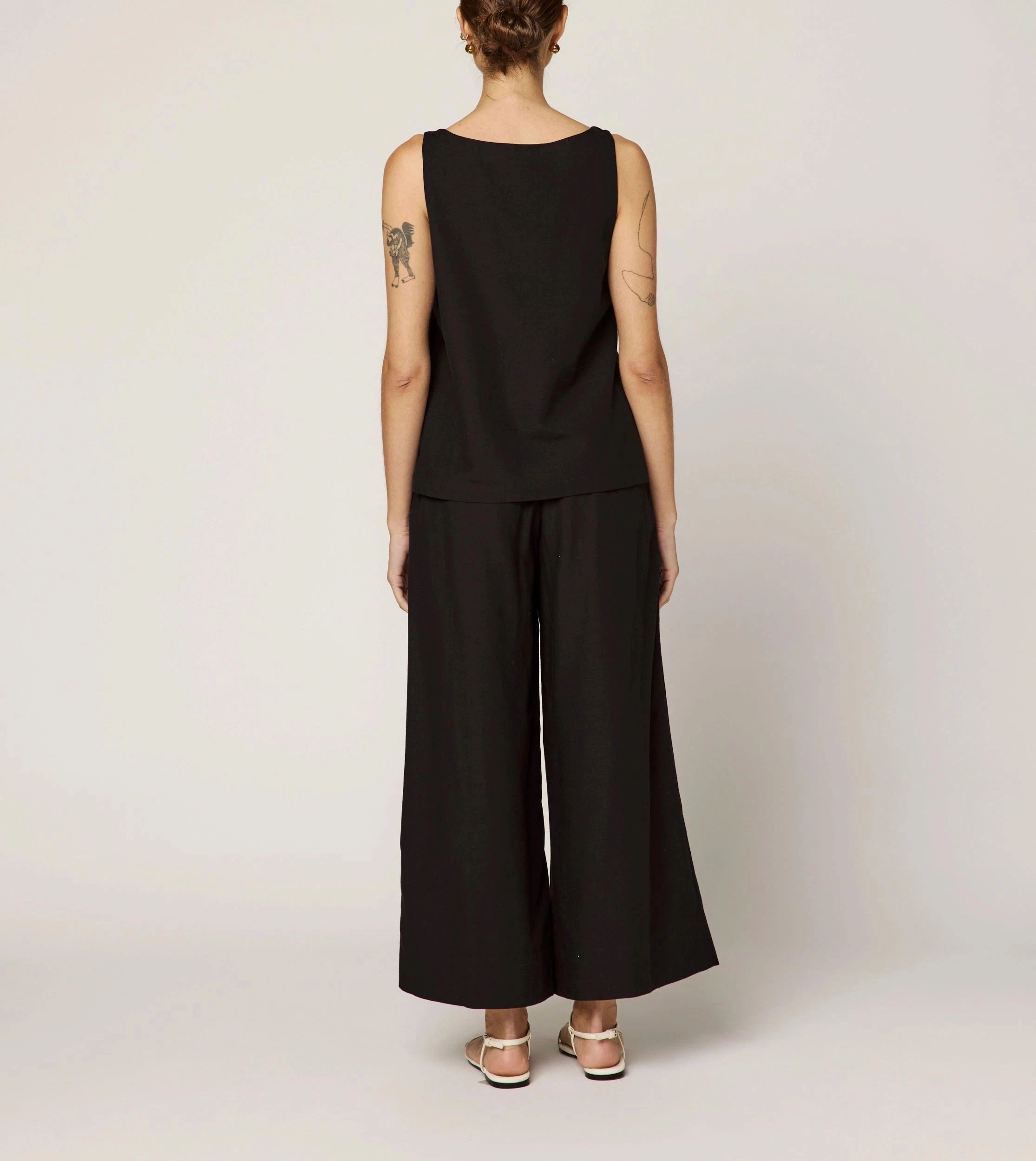 Ambesia Tank | Black Contoured Armhole Design