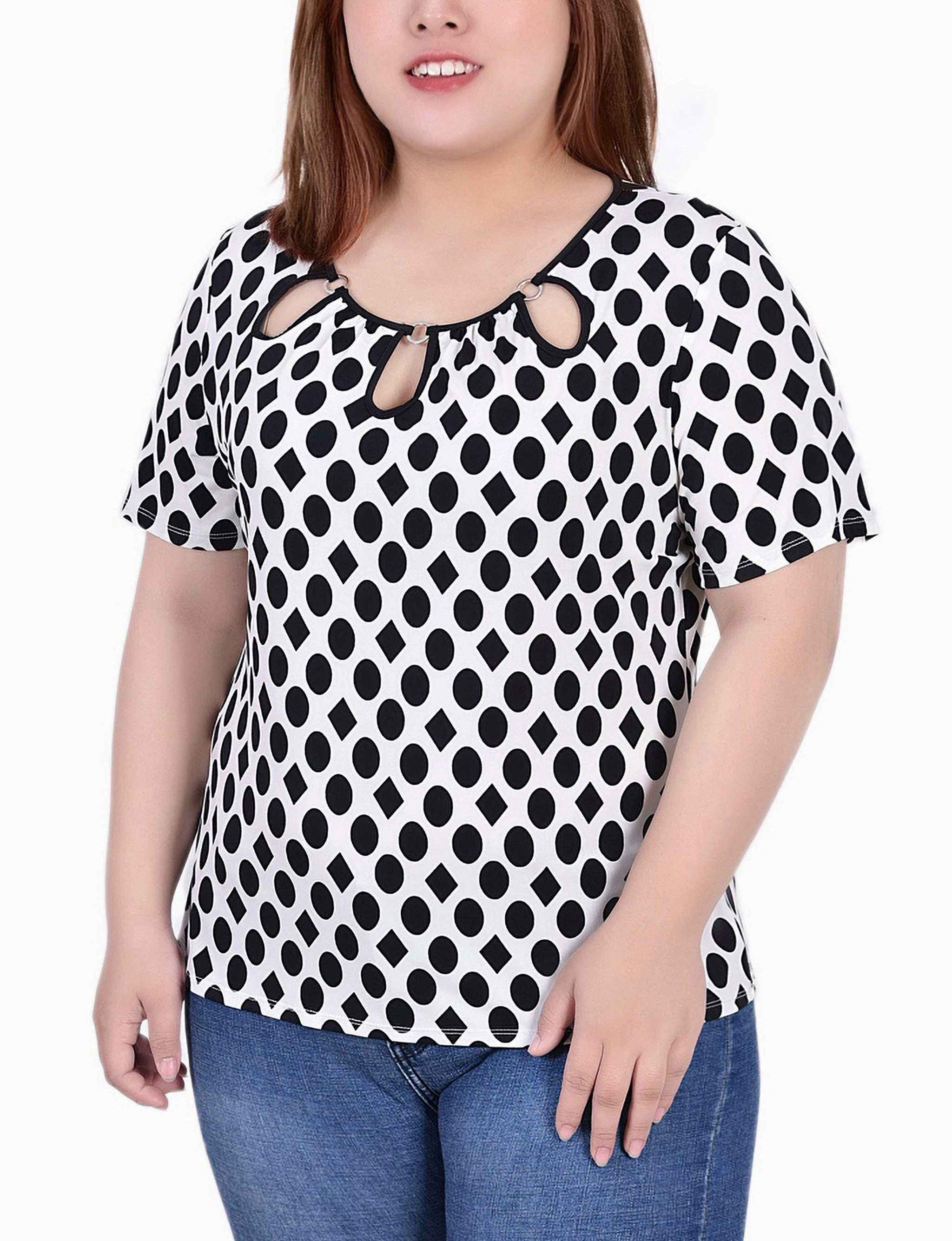 MinimalistStyle Plus Size Short Sleeve Top With Ring Details