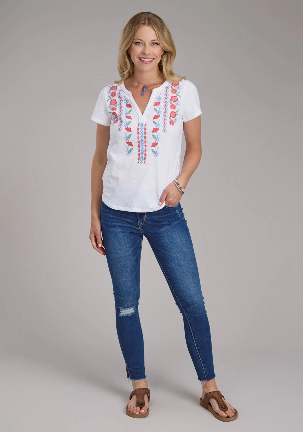 slim cut Subtle patterns Roper Womens 2434 Red Flowers White 100% Cotton S/S T-Shirt