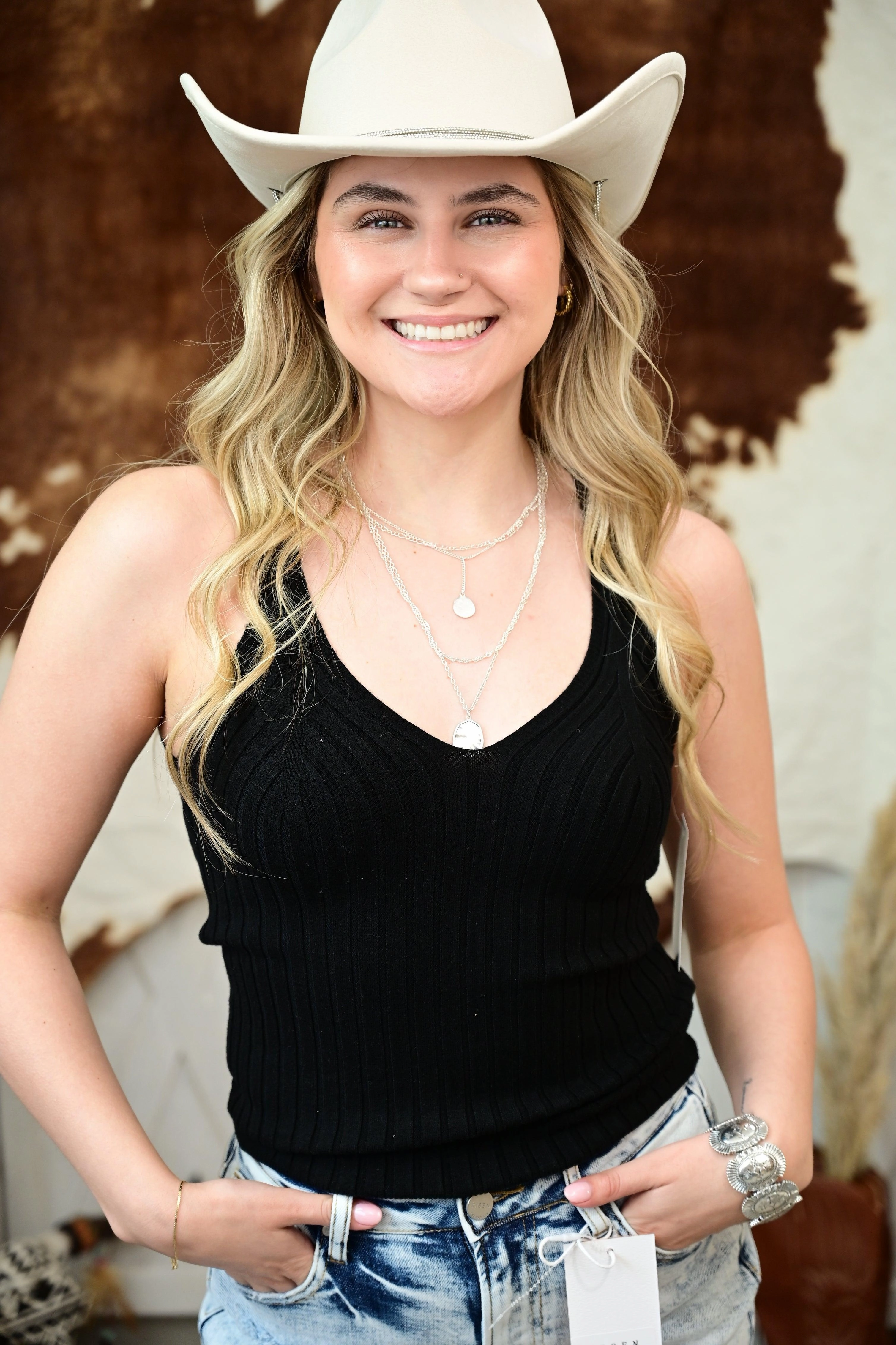 KENDALL RIBBED V-NECK TANK TOP Reversible design Breathable mesh panel