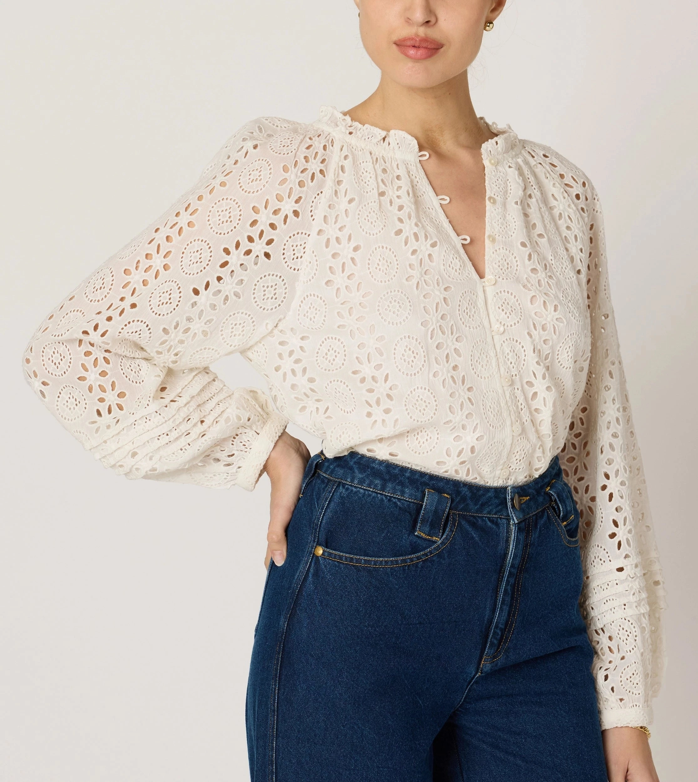 FlexFit Technology ReflectiveTrimDetails Alicia Blouse | Ivory Eyelet