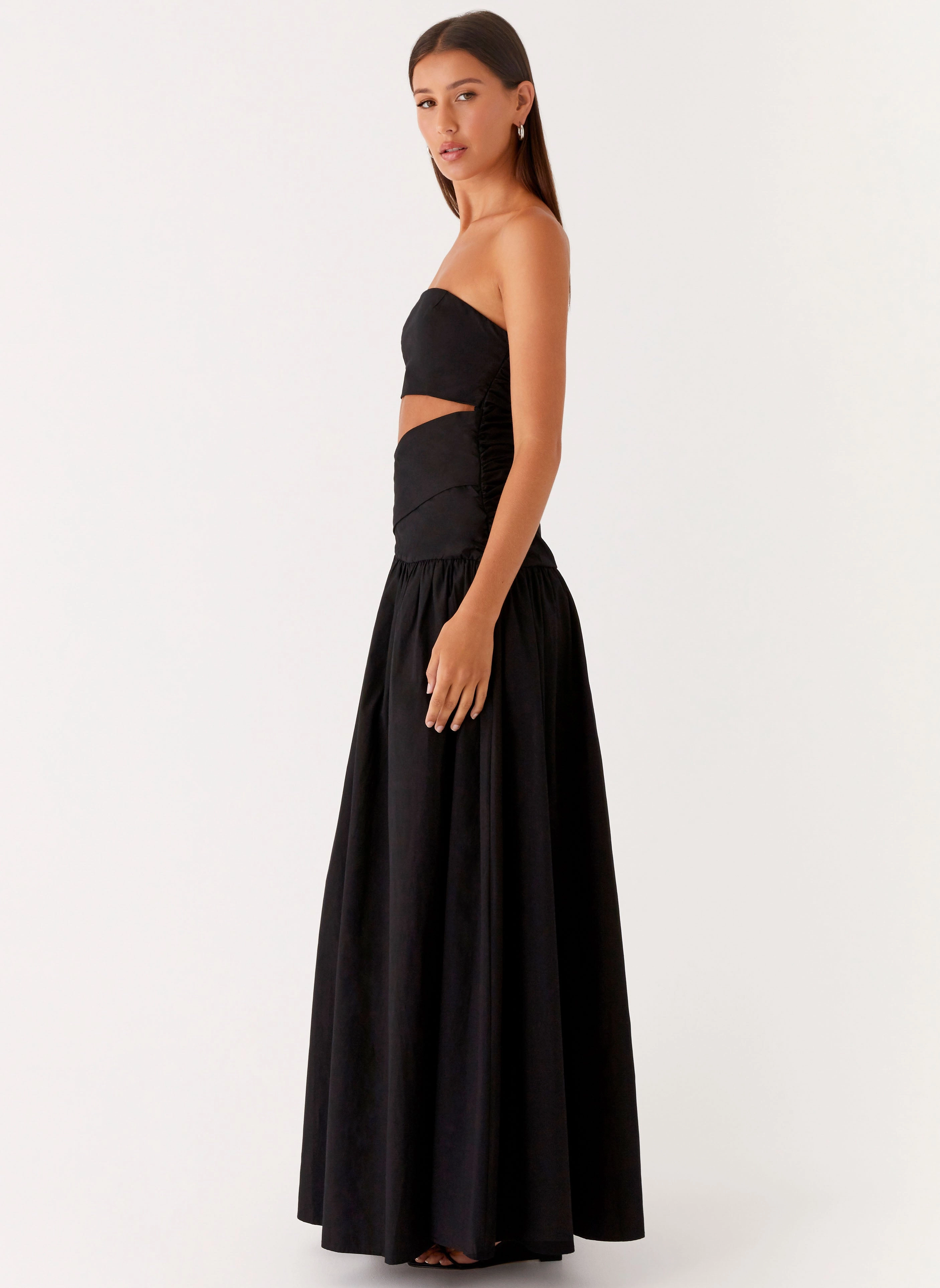 Thermal Fashion Timeless Piece Lumen Maxi Dress - Black