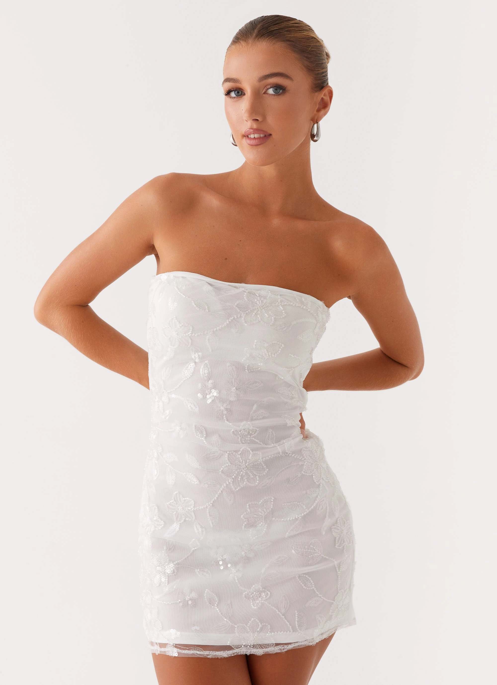 Minimal Harmony Moorey Beaded Mini Dress - White Silver