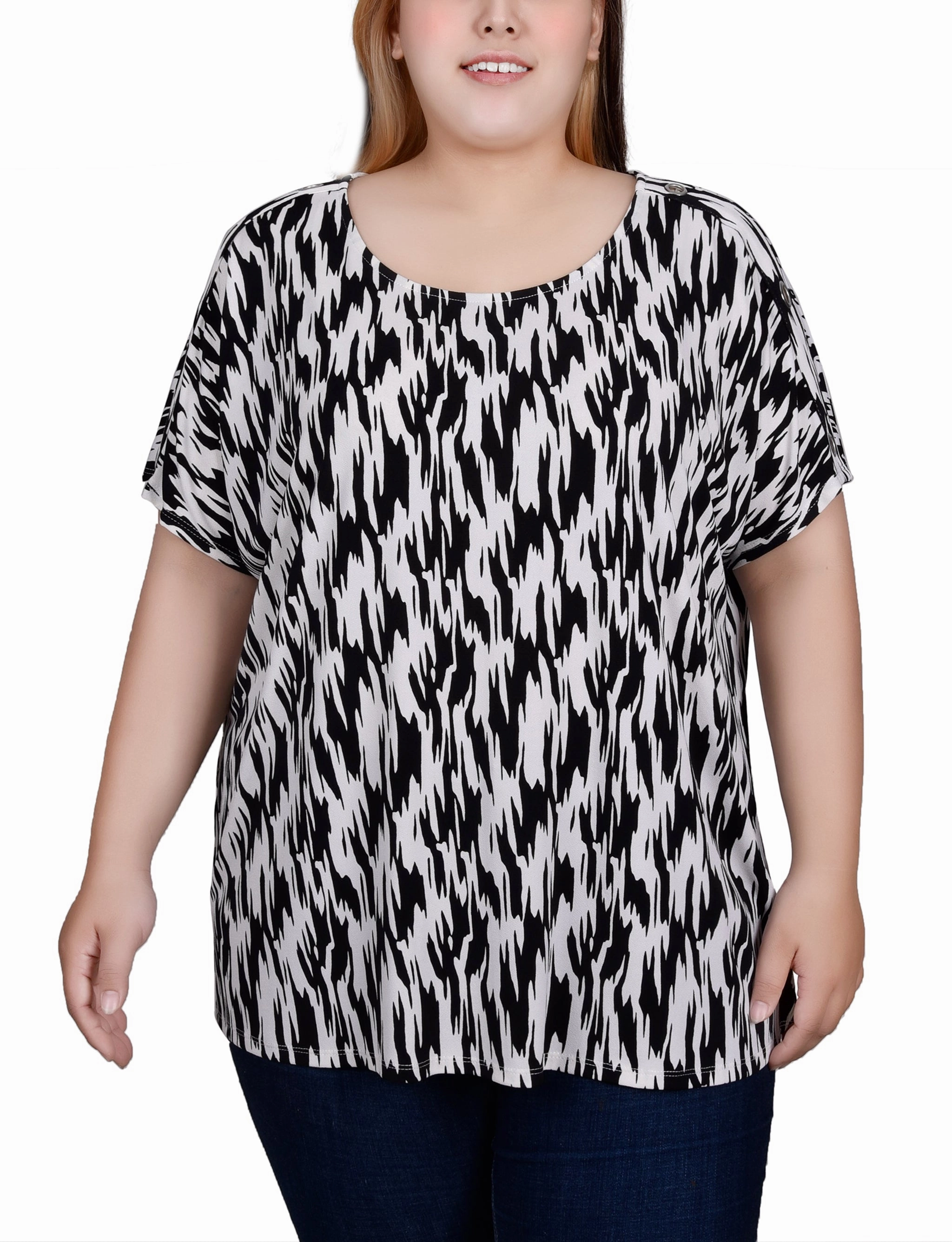 Gemstone-Detail Leg-Lengthening Plus Size Short Sleeve Extended Sleeve Tunic Top