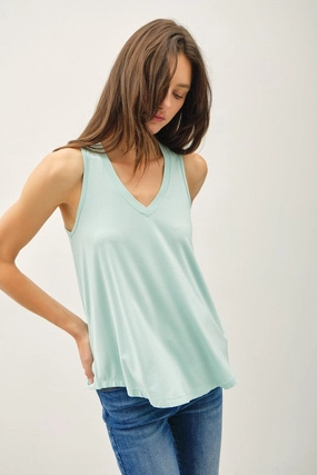 PENNY SOFT V-NECK TANK TaglessNecklineComfort Multi Panel Cut