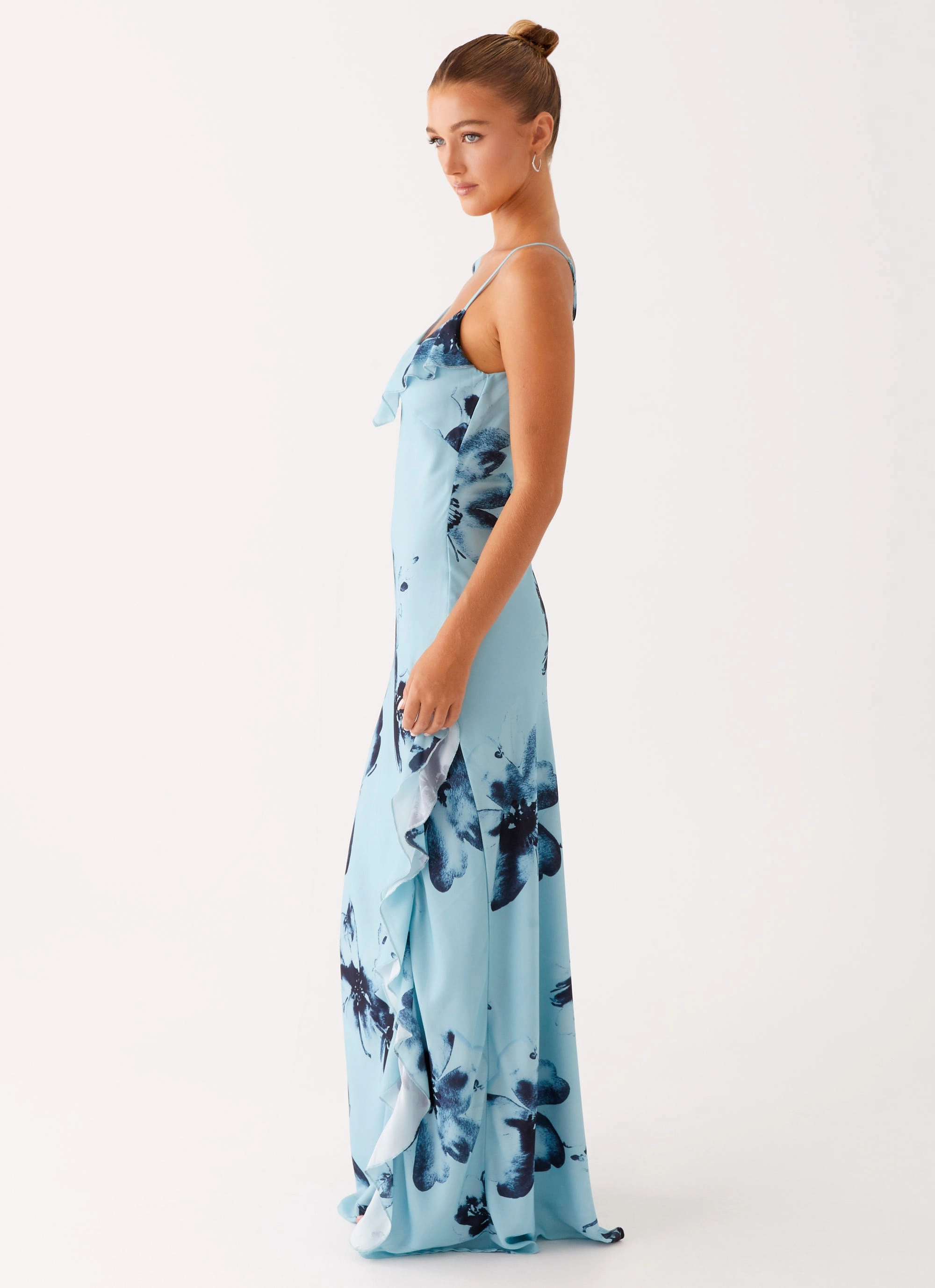 Easy and Effortless Layered-Look Goldsmith Maxi Dress - Blue Black Floral
