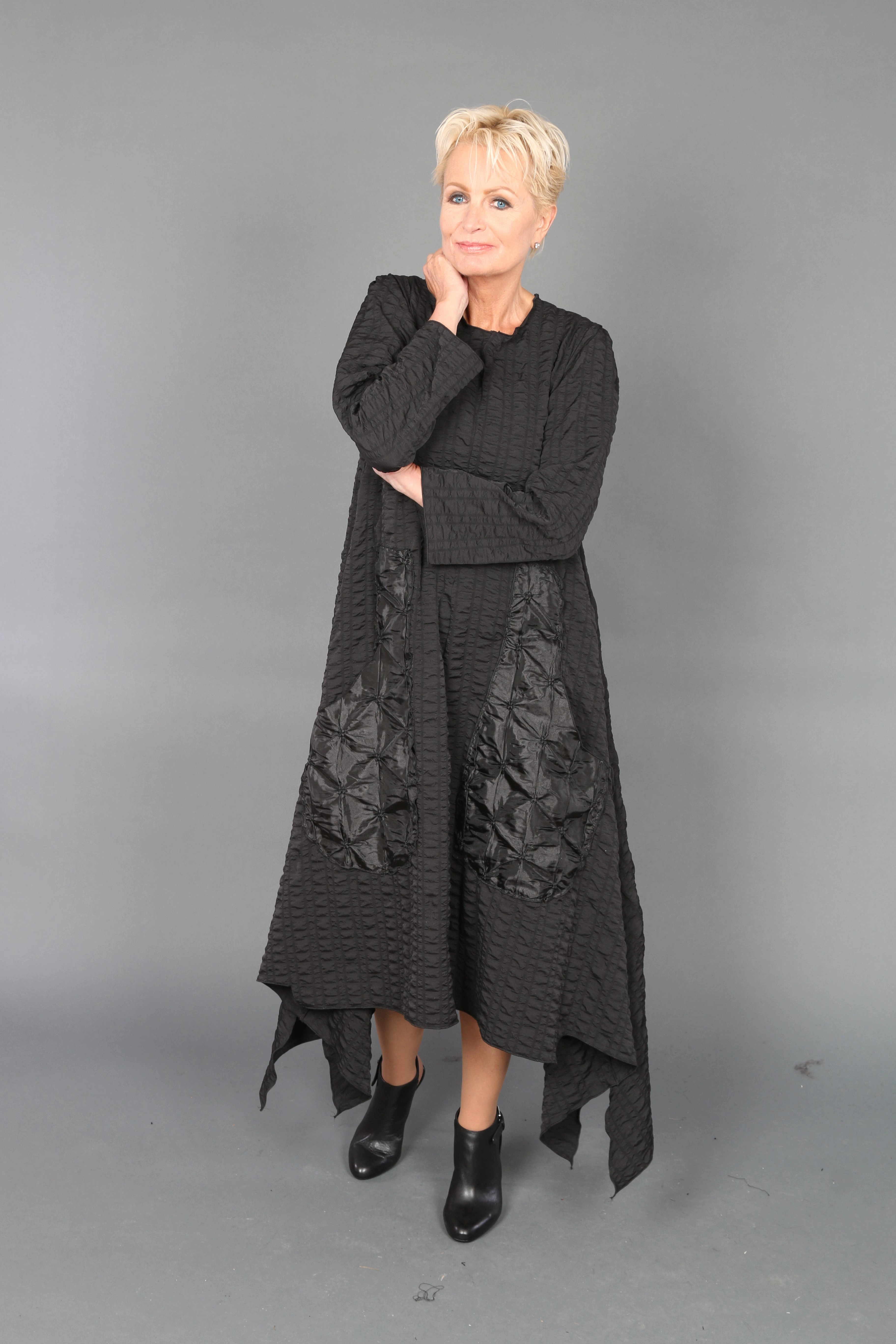 Pod7091 Dress Essential Layer Smart Detail