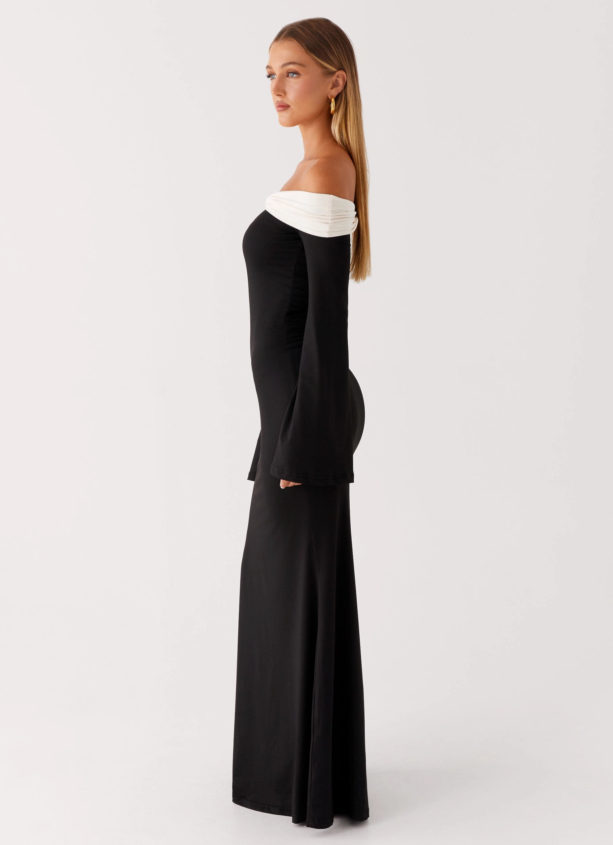 Hits Different Long Sleeve Maxi Dress - Black Chic outerwear