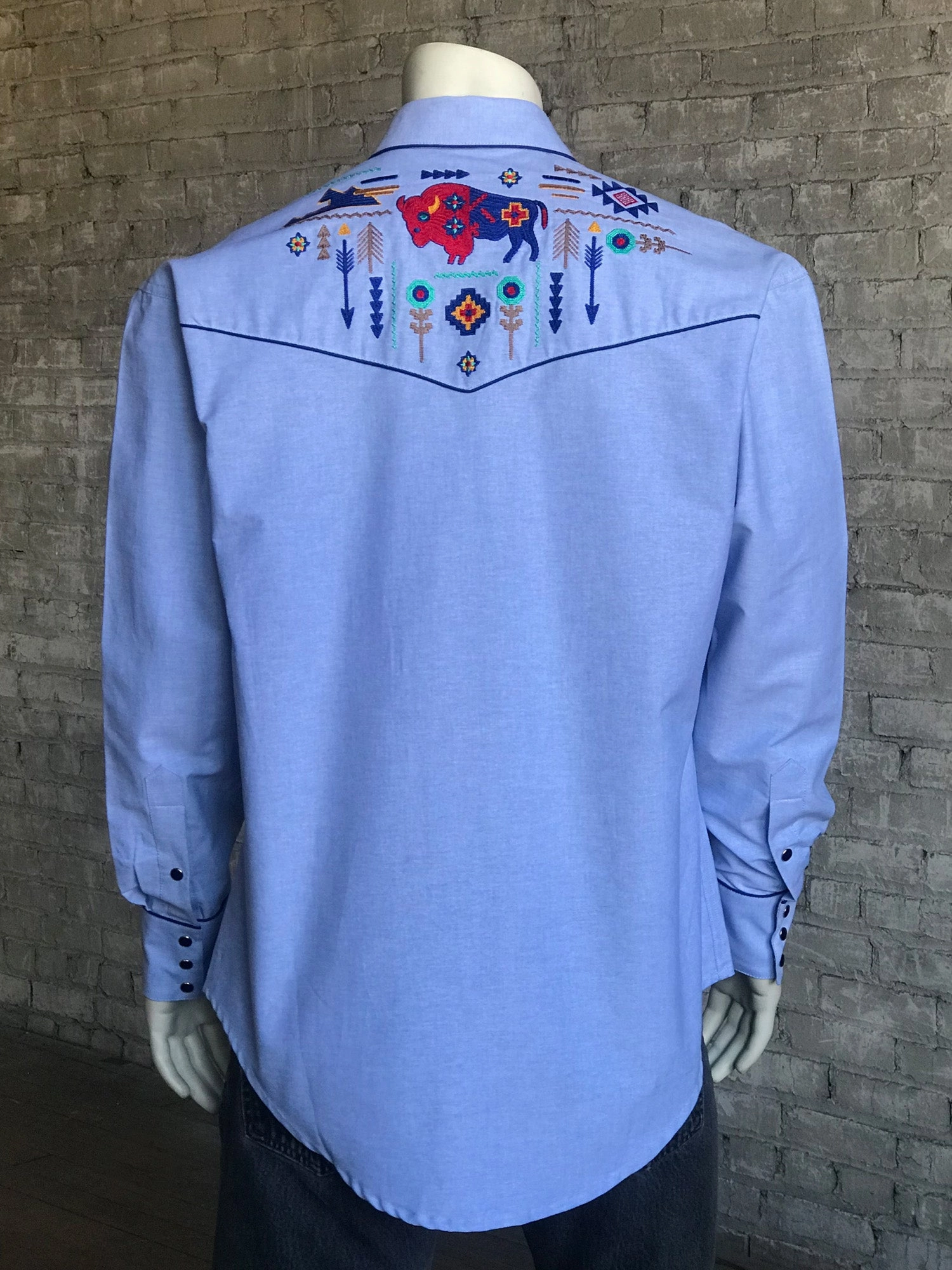 Pocket Detail Country Escape Rockmount Mens Chambray 100% Cotton American Bison Western L/S Shirt