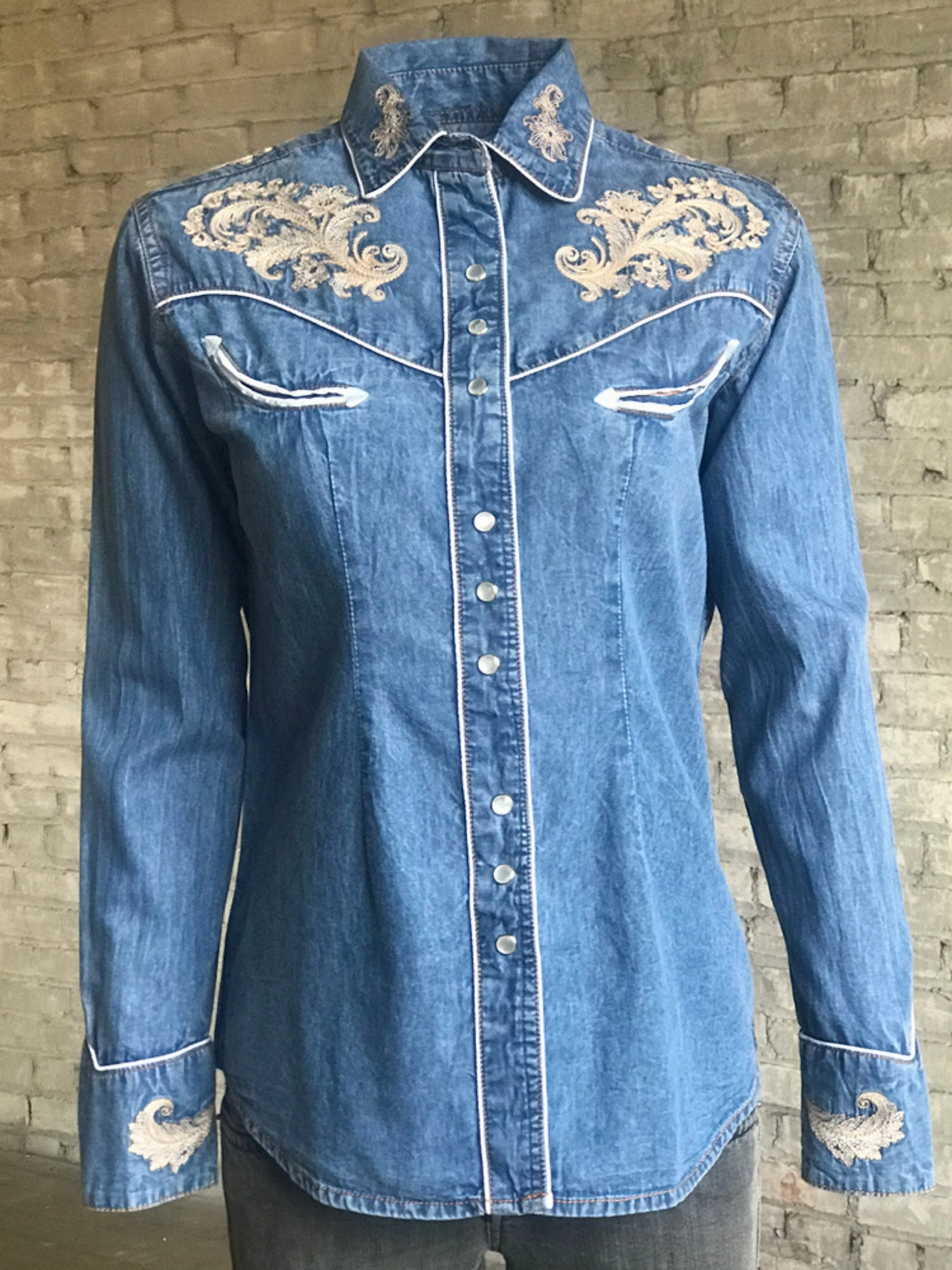 Rockmount Womens Denim 100% Cotton Vintage Floral Embroidered L/S Shirt Button front