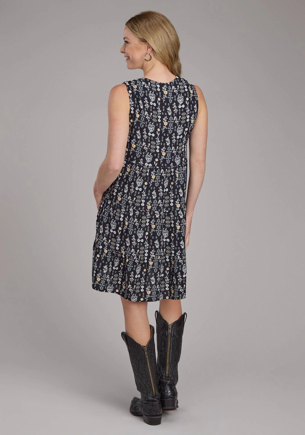 Roper Womens 2422 Vintage Floral Print Black 100% Rayon S/L Dress Fresh Comforted Minimal Fashion