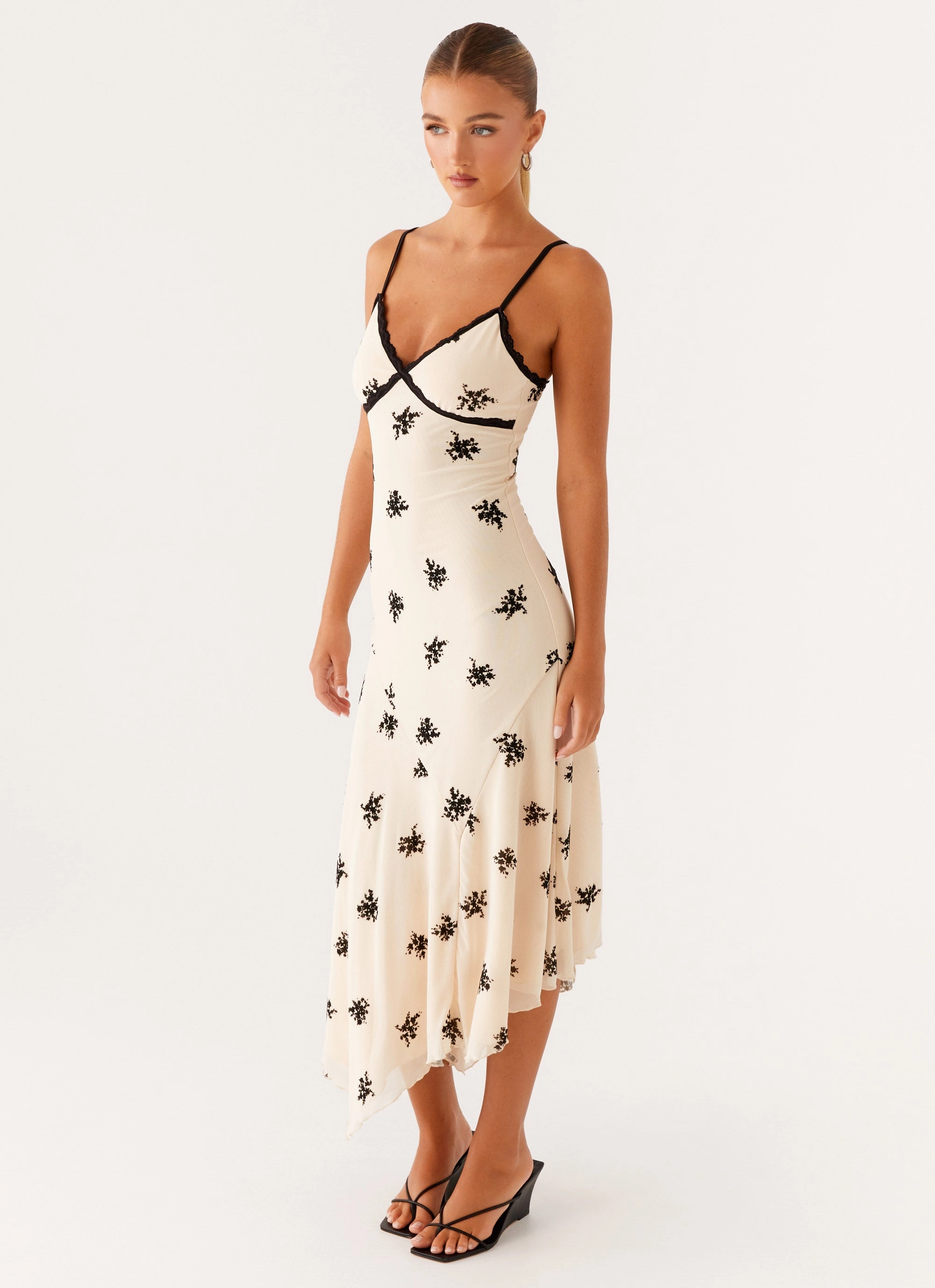 Amelia Midi Dress - Nude Elegant Evening Trendy Coat