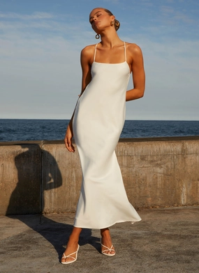 Happy Scent Runway Royalty Maxi Dress - White