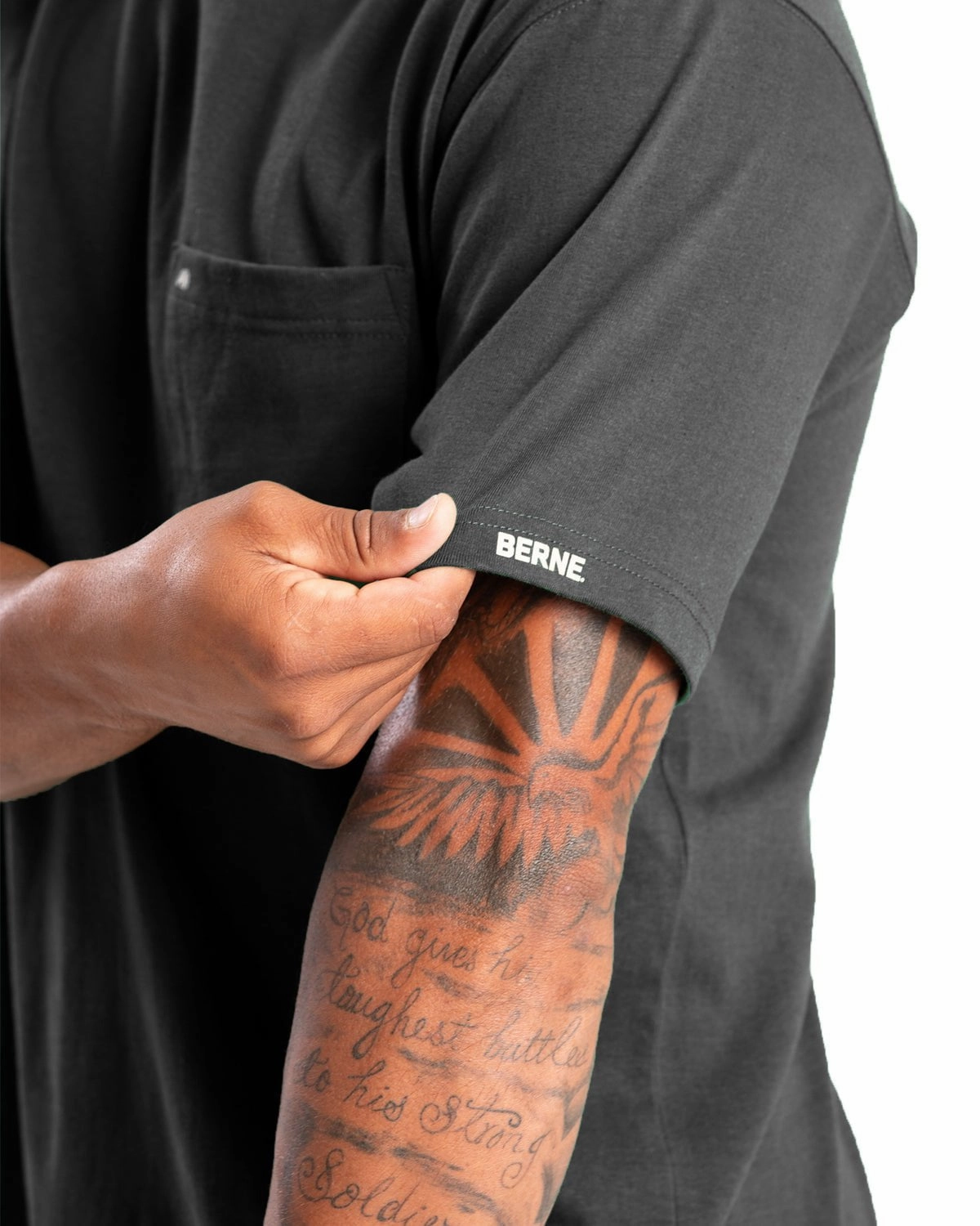 Berne Mens Highland Heavyweight Pocket Black 100% Cotton S/S T-Shirt suitable for all genders