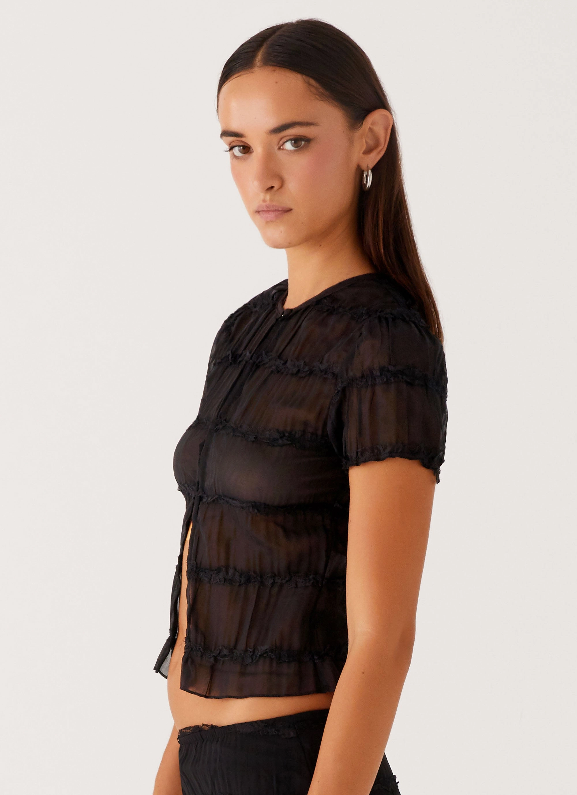 ContrastStitching ErgonomicShape Daydreaming Top - Black