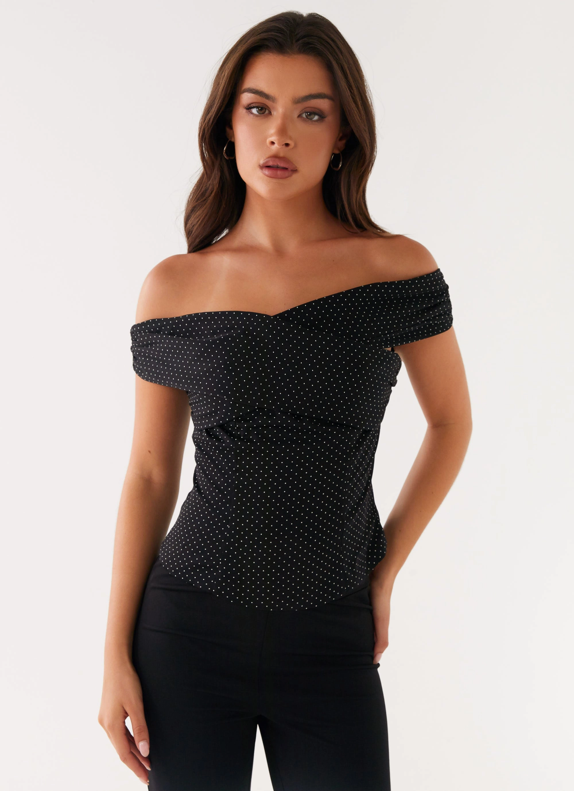 MinimalistAesthetic SmoothZipper Tamera Top - Black Polka Dot