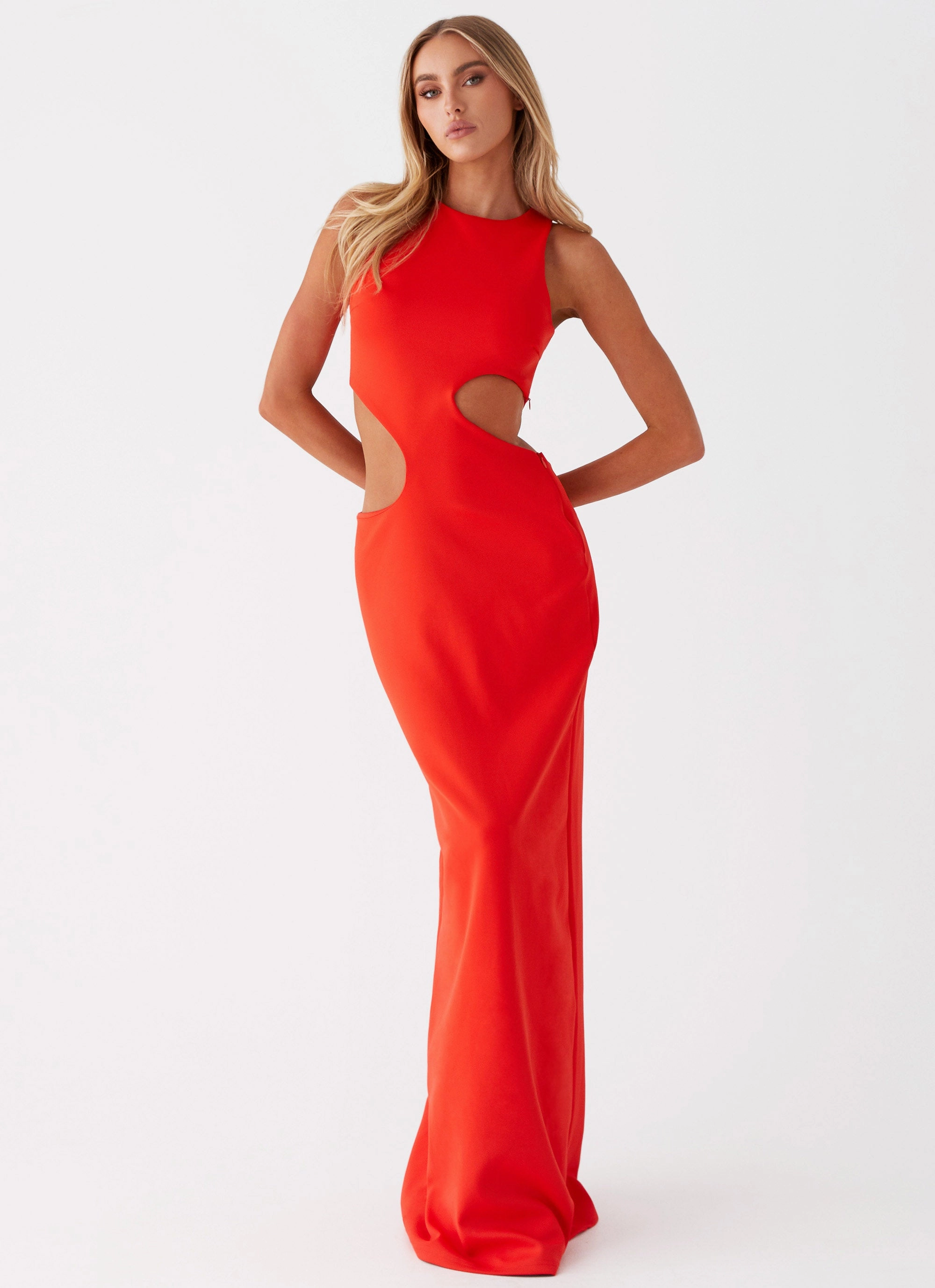 Vaeloria Maxi Dress - Red Smooth Lines