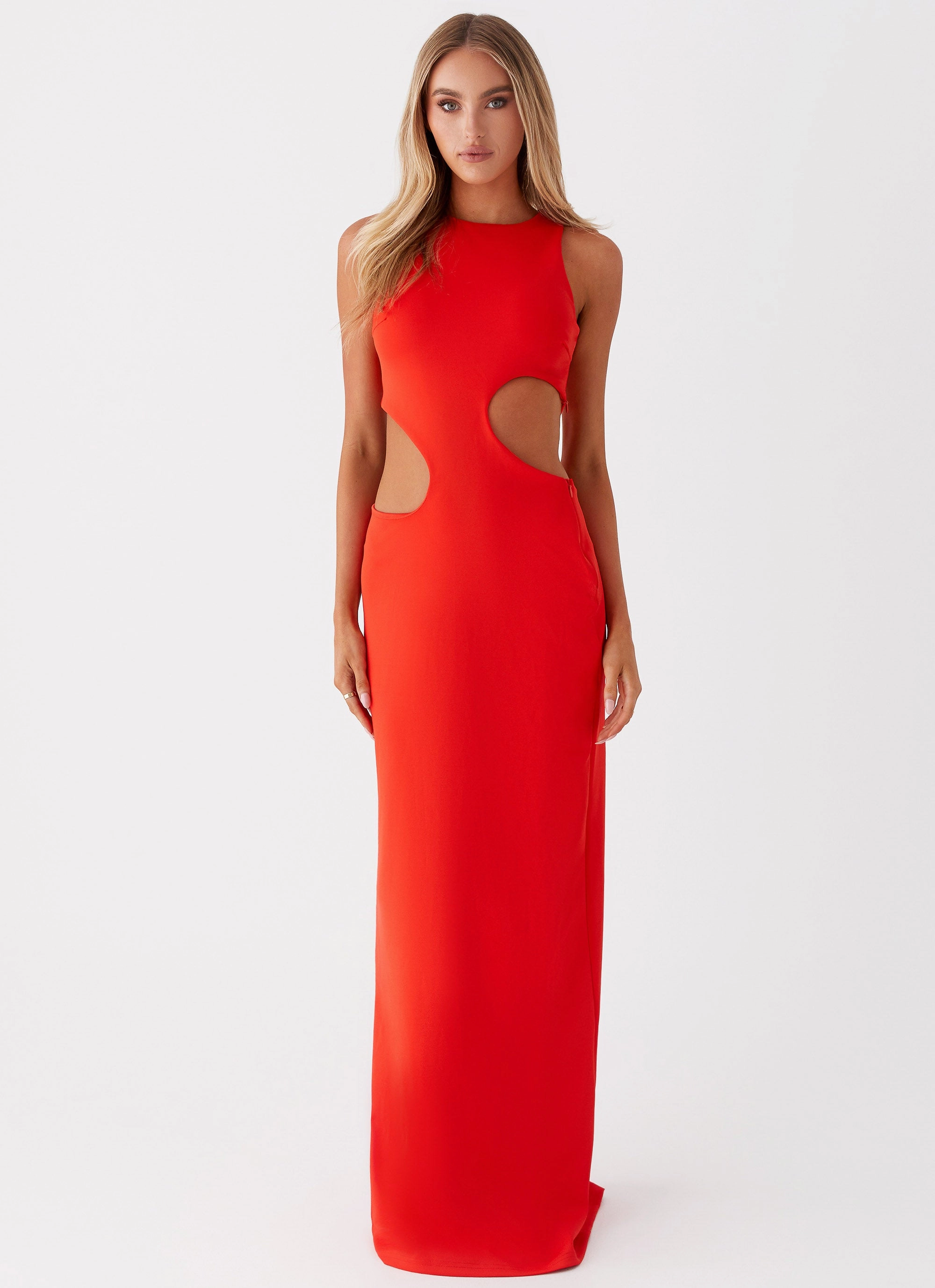 Vaeloria Maxi Dress - Red Feminine off-the-shoulder gown Elegant Wear