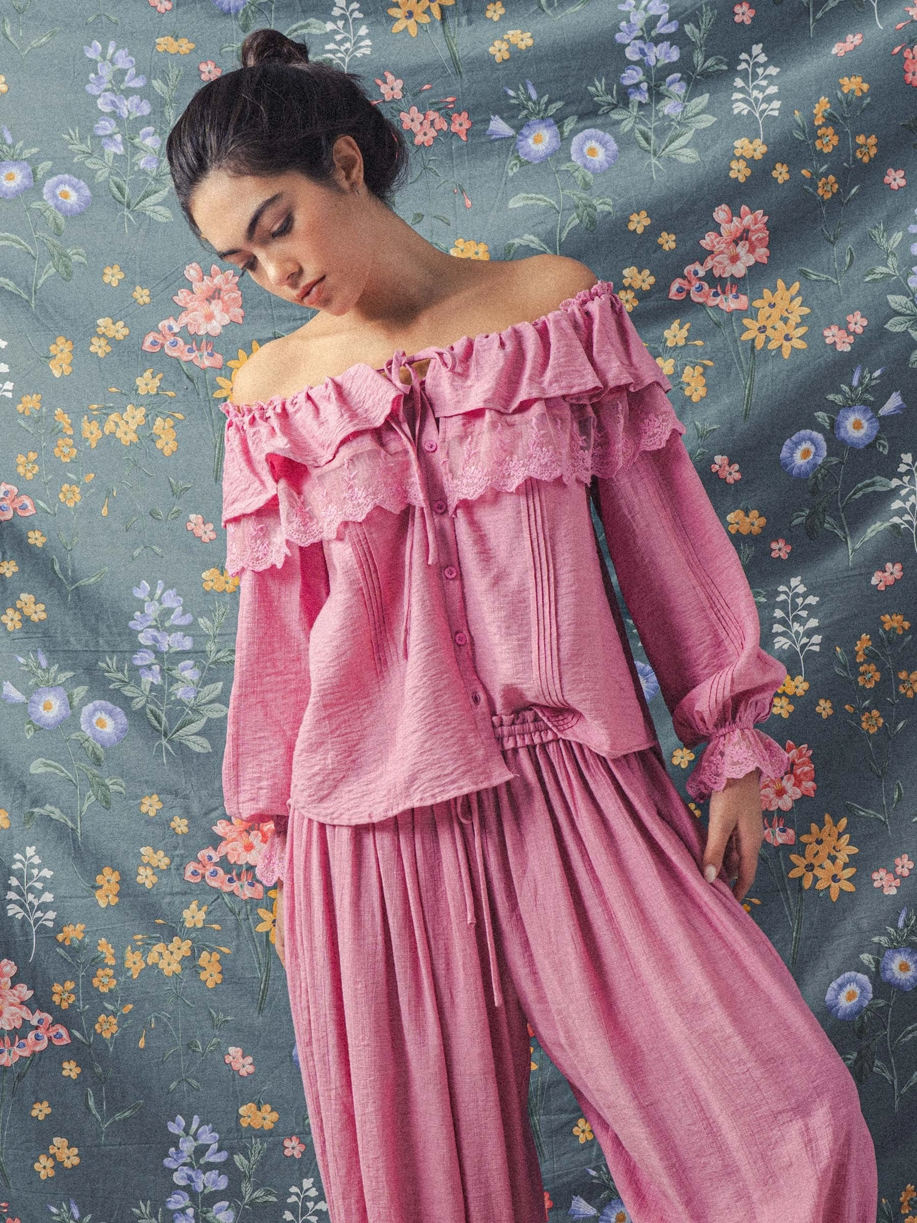 Sweat Absorbent Inner Layer Stylish T-shirt Lace Ruffled Blouse - Pink